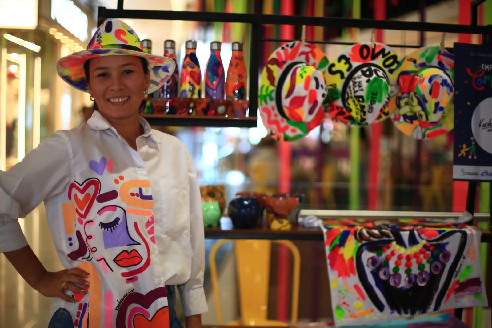 Ferias carnavaleras en los centros comerciales activan la economía entre los emprendedores de la ciudad.