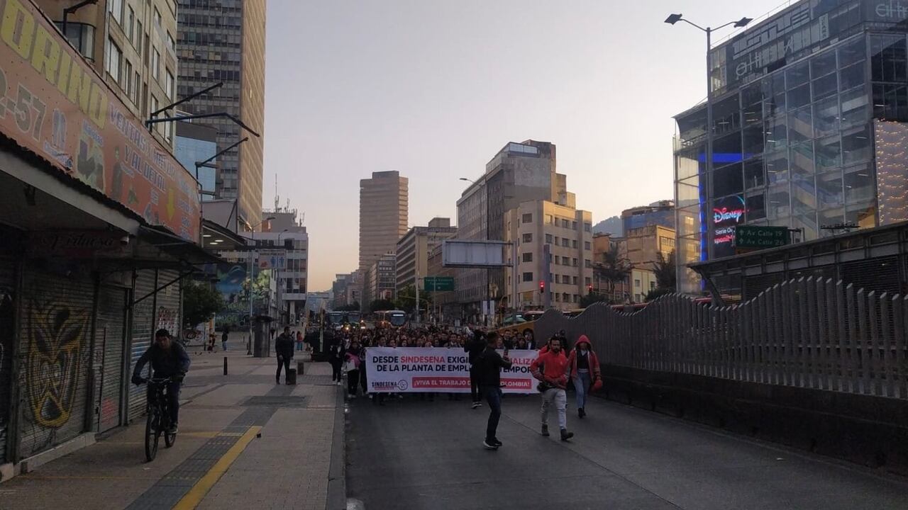 La movilidad en el centro de Bogotá se ha visto afectada como consecuencia de una manifestación que se dirige a las dependencias del Ministerio de Hacienda.