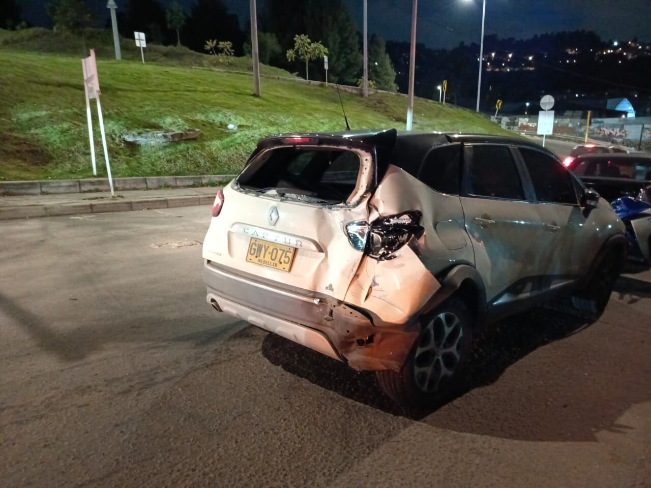Grave accidente en el noroccidente de Bogotá: Bus del Sitp pierde el control y choca contra tres automóviles