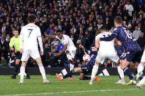 Luis Sinisterra marcó gol ante el Nottingham Forest.