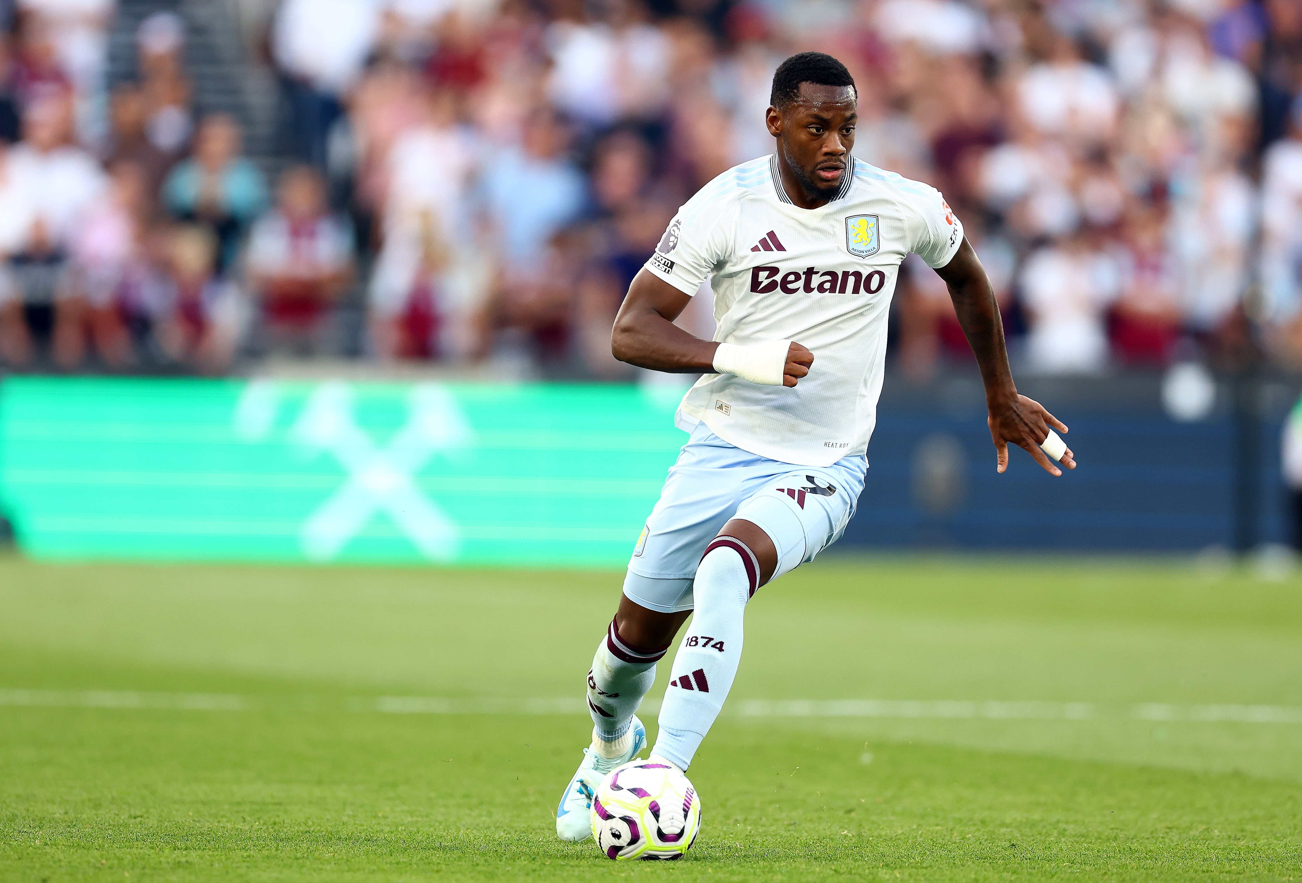 El colombiano tuvo una gran actuación en el primer partido de la temporada.