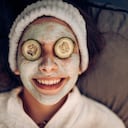 La arcilla y el yogur son elementos que favorecen la reducción de la papada.