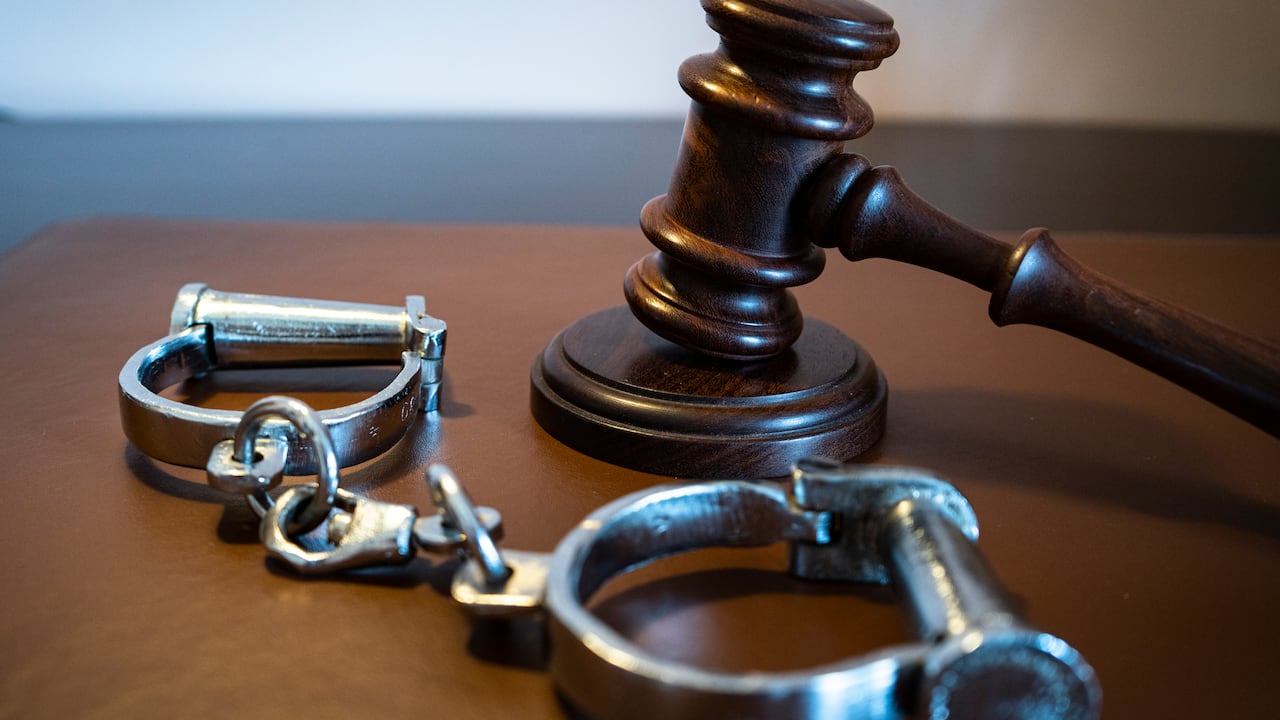 La secretaria del DHS, Kristi Noem, anunció los resultados de la Operación Dirtbag, destacando la cooperación entre agencias federales y locales en Florida