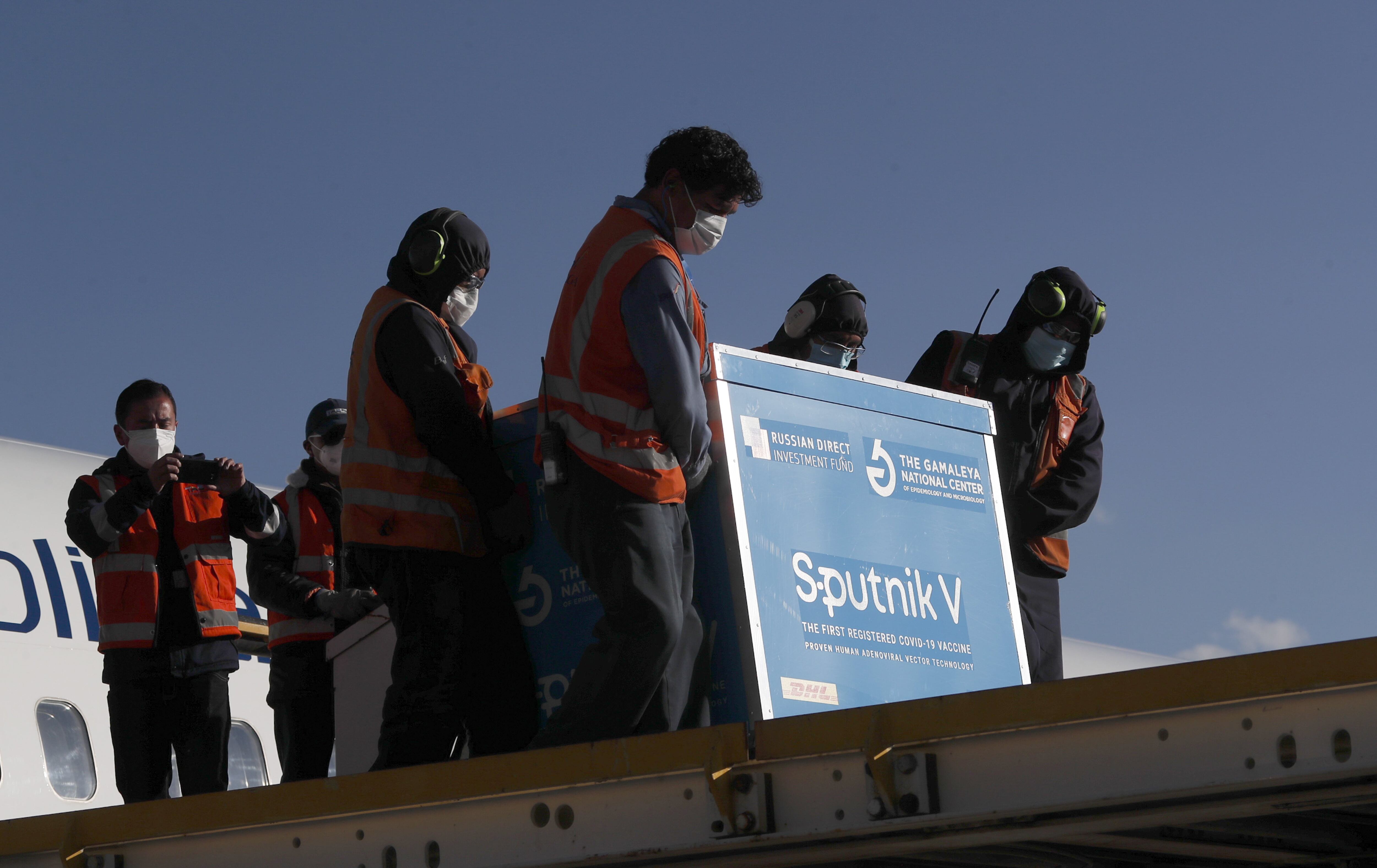 Vacuna rusa llega a Bolivia