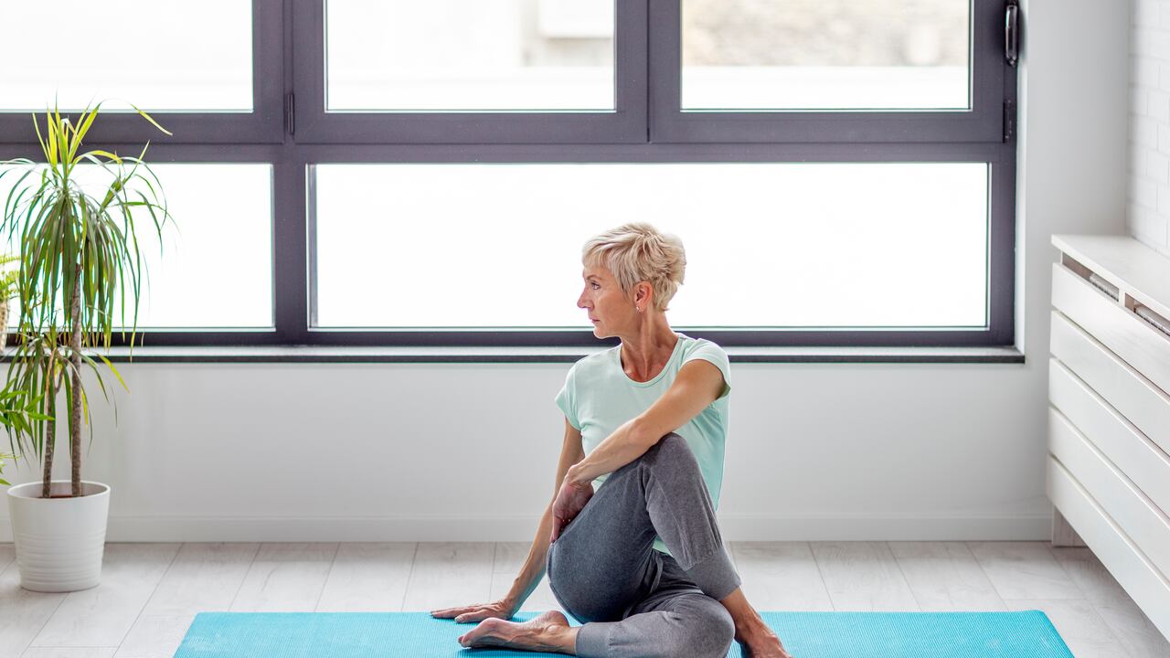 El yoga y la meditación pueden contribuir a eliminar el estrés y por lo tanto, el peso acumulado derivado de ello.