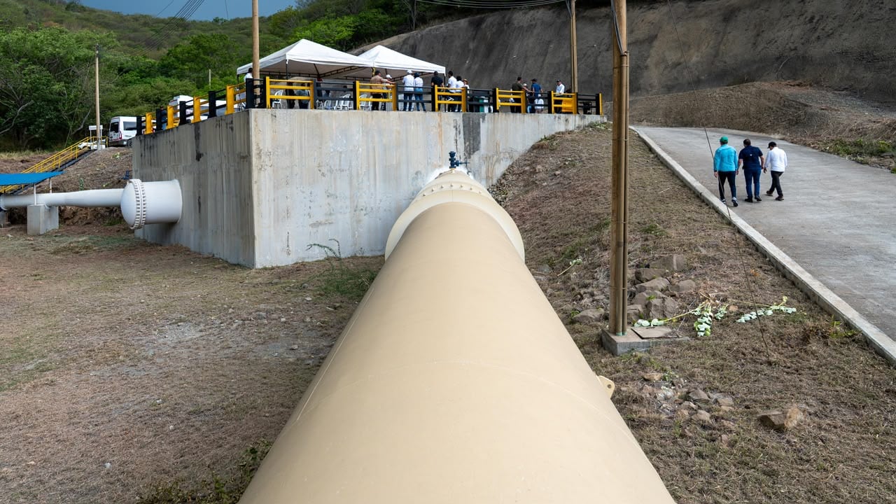 Para hacer posible este proyecto fue necesario intervenir las líneas de conducción San Juan y Ranchería mediante labores de mantenimiento especializado, reparación y modernización de componentes estratégicos.
