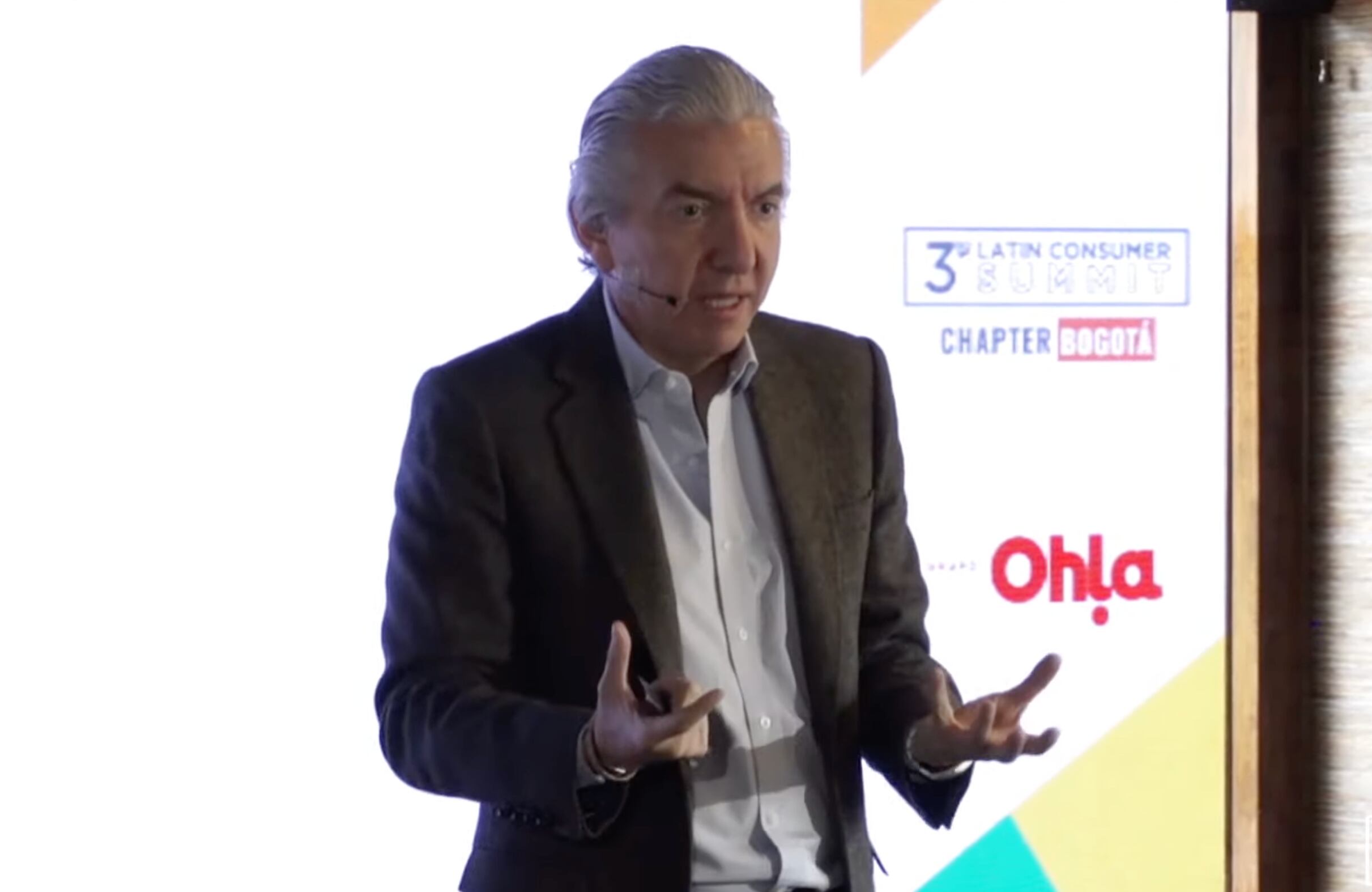 El reconocido  analista y presentador junto a más de 100 líderes empresariales se reúnen en un evento organizado por el grupo Ohla en el que se busca explorar tendencias en los comportamientos del consumo y el retail y su impacto en la industria.