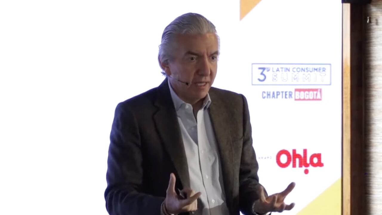 El reconocido analista y presentador junto a más de 100 líderes empresariales se reúnen en un evento organizado por el grupo Ohla en el que se busca explorar tendencias en los comportamientos del consumo y el retail y su impacto en la industria.