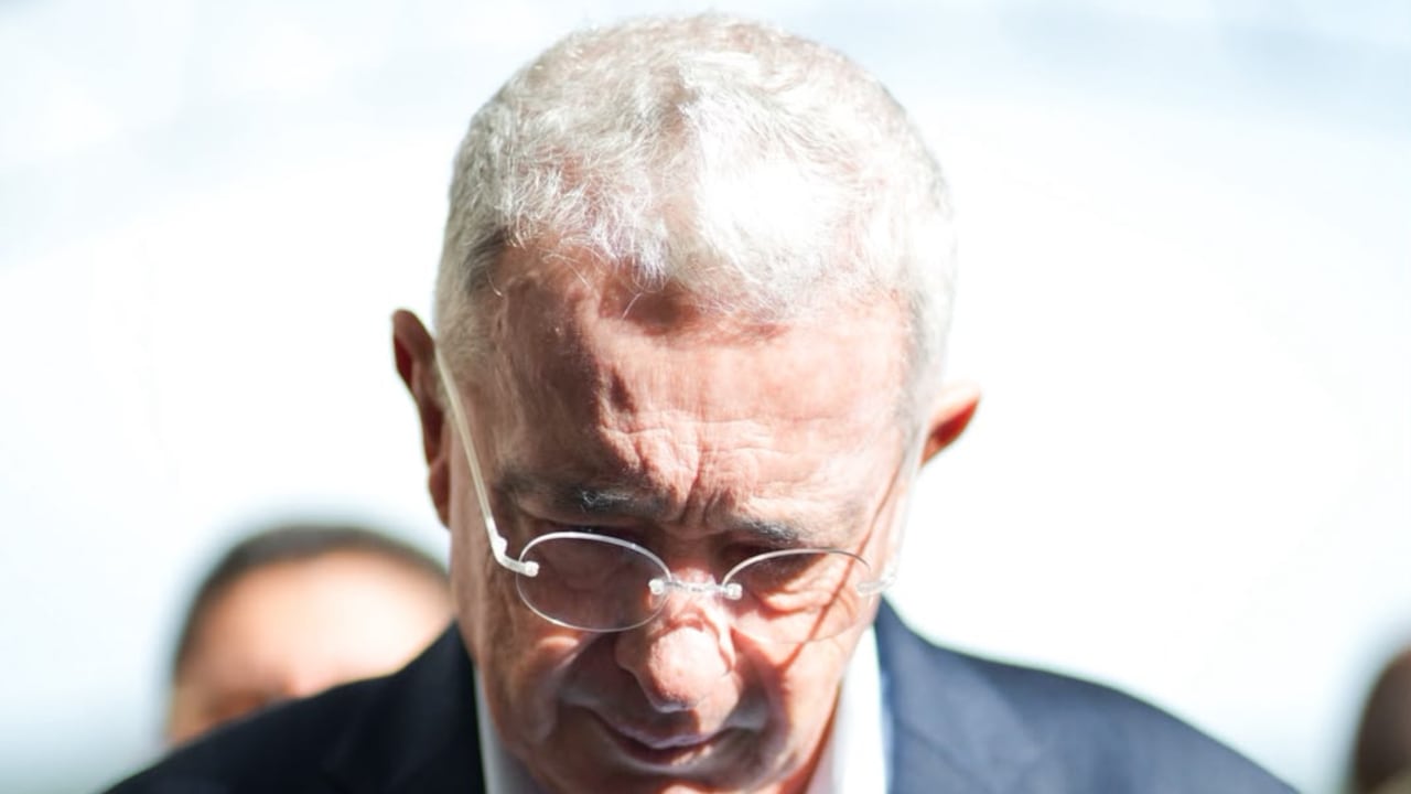 Expresidente Álvaro Uribe Vélez fue citado a indagatoria.