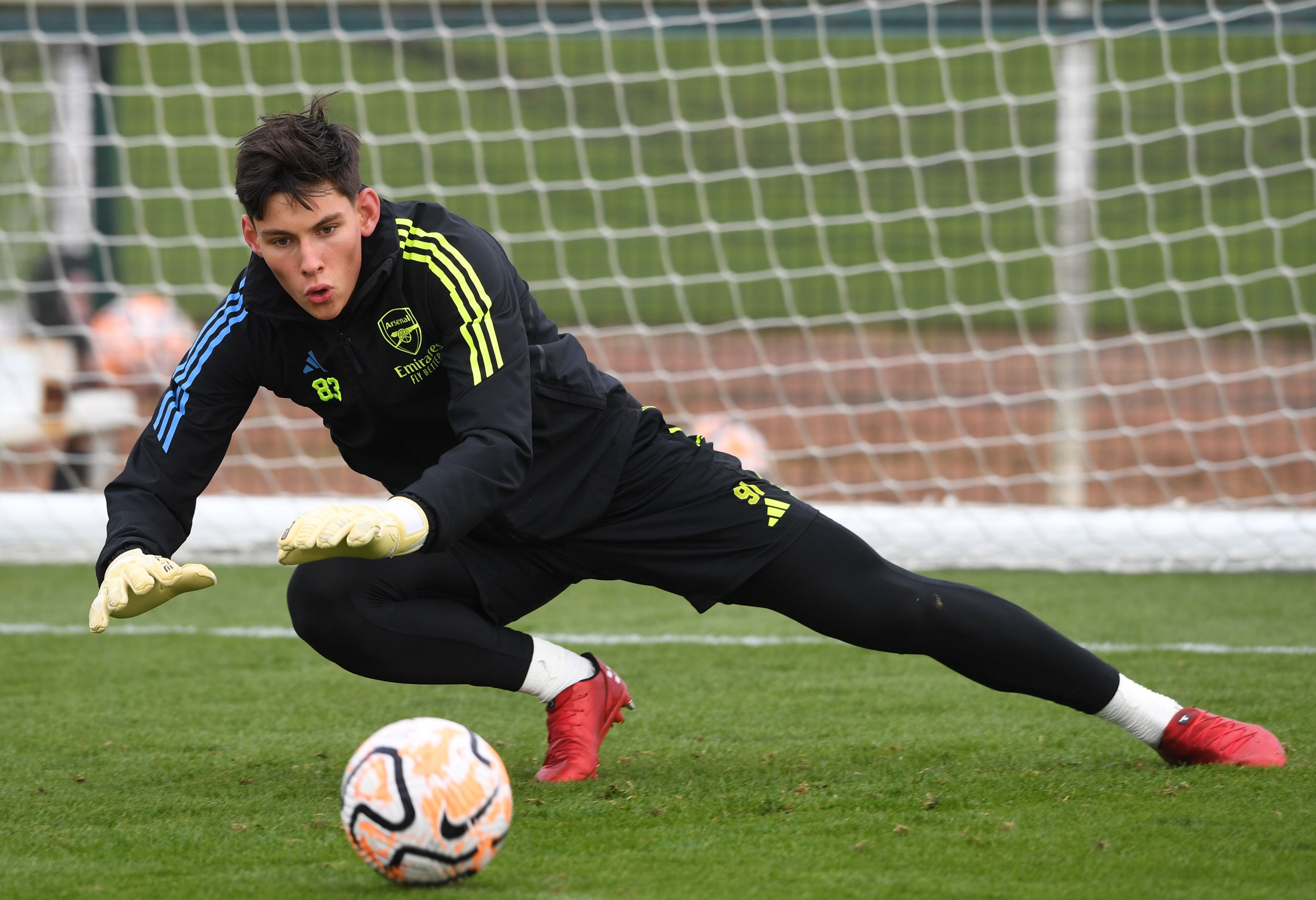 Alexei en sesión de entrenamiento con Arsenal.