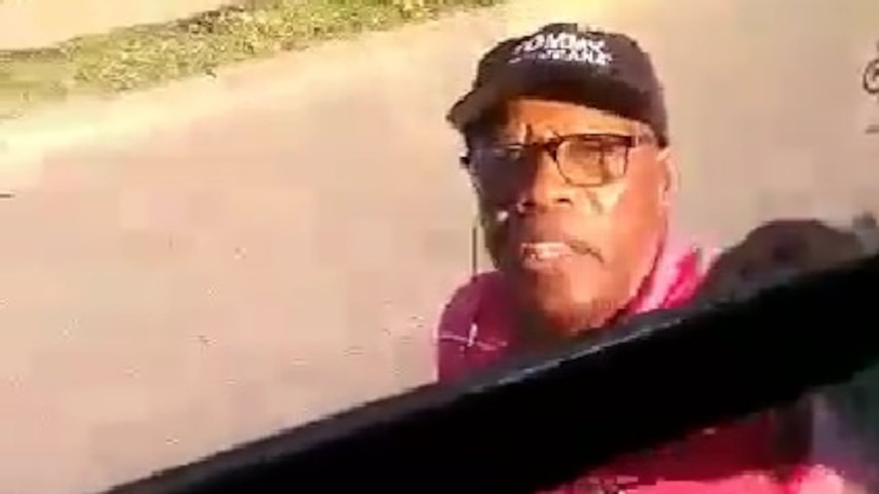 El taxista se habría bajado del vehículo para amenazar con un puñal a un conductor del MIO.