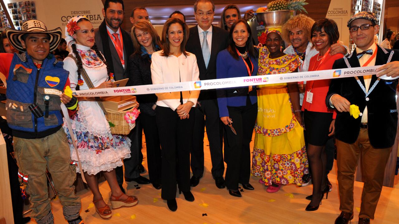 En medio del aroma a café y con la presencia de Carlos ‘el Pibe’ Valderrama y la actriz Juana Acosta se dio la inauguración del stand de Colombia en la edición número 35 de Fitur, un espacio de 380 metros cuadrados que reúne lo mejor de la oferta turística del país.
