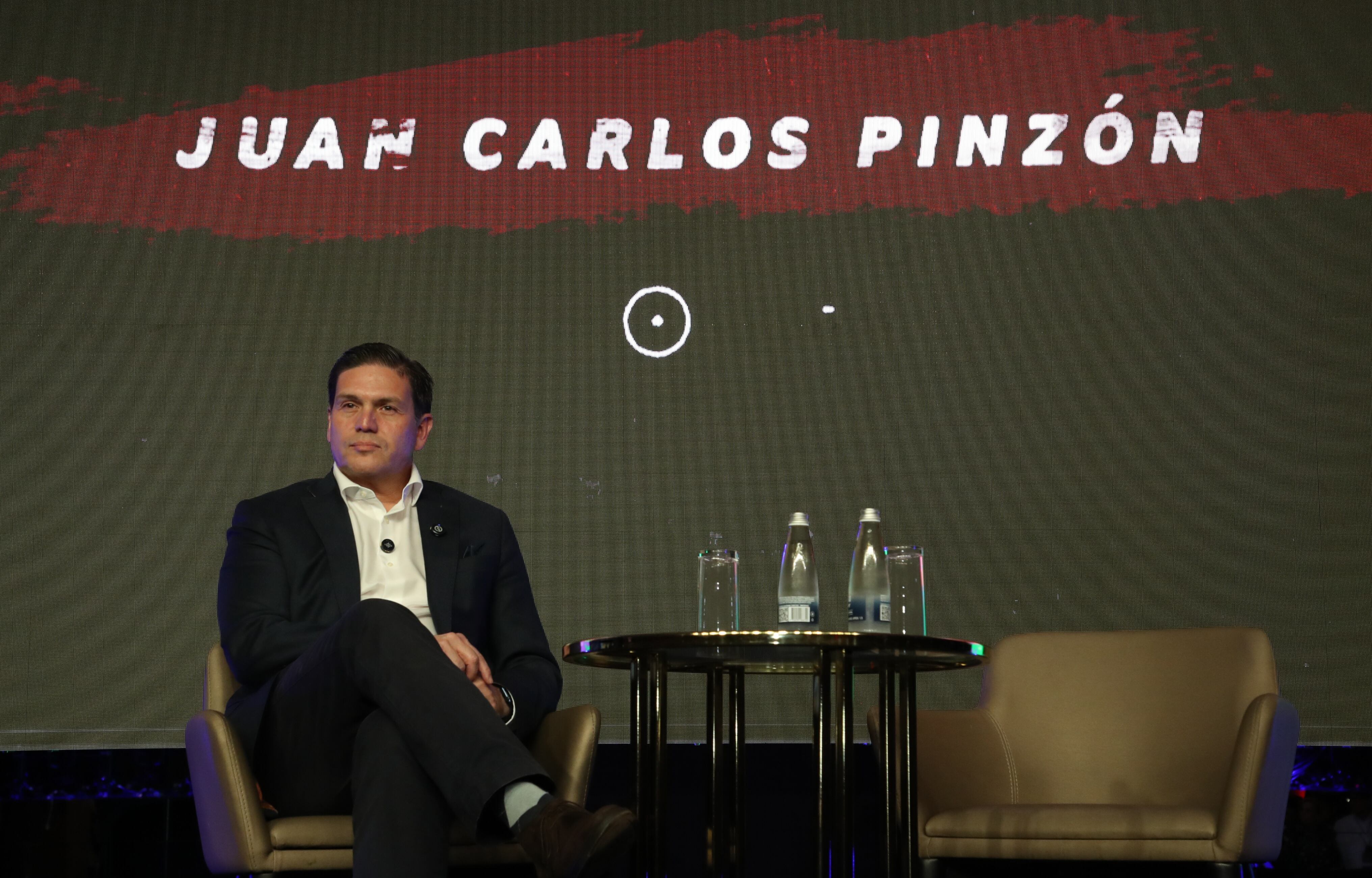 Juan Carlos Pinzón Bueno recibe el aval del Partido Oxígeno para su candidatura a la Presidencia de cara a las elecciones de 2026. Ingrid Betancourt.