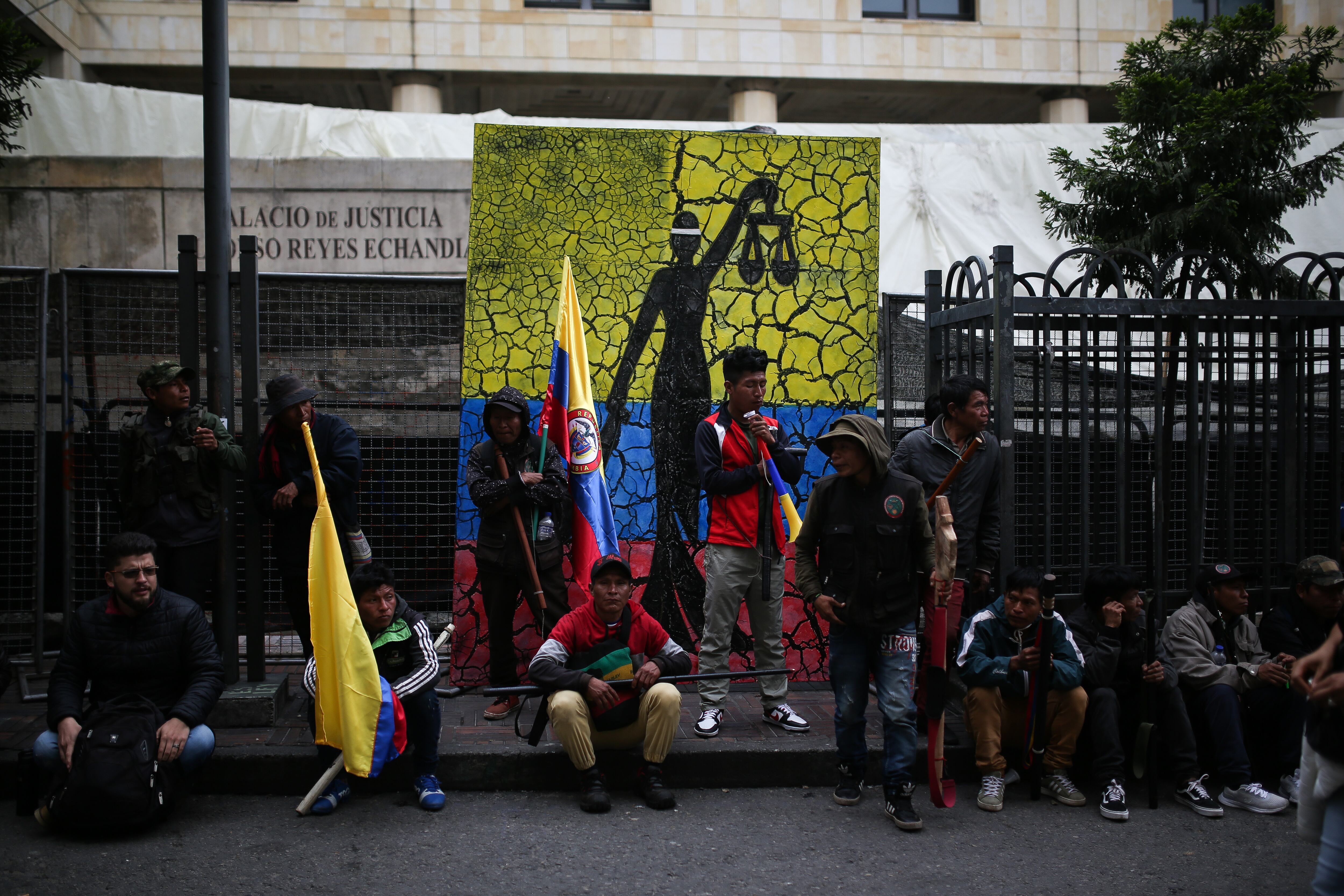 Esmad despejando las entradas a la Corte 
Protestas