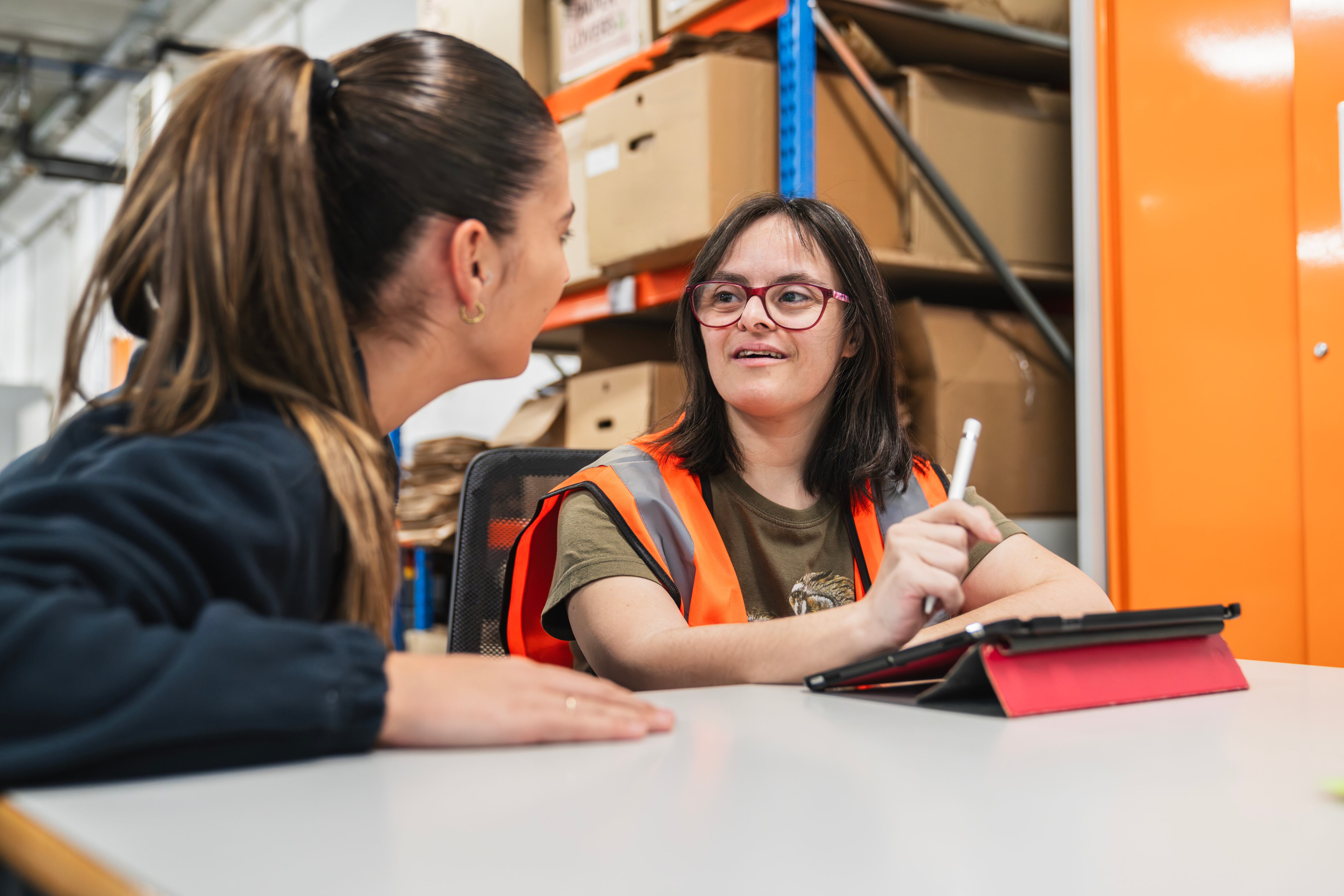 Los cursos del Instituto para la Economía Social buscan impulsar la inclusión laboral y la formalización de la economía popular en la capital.