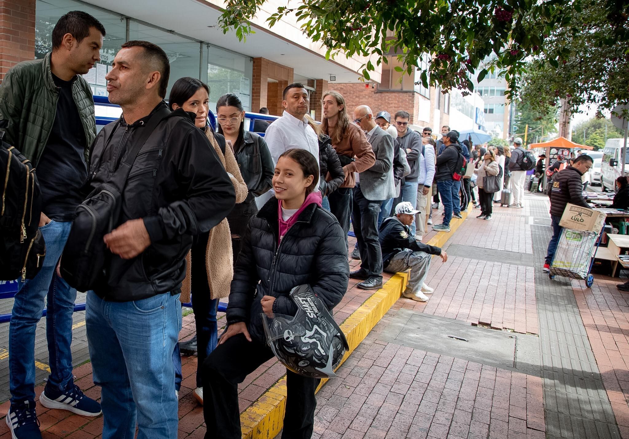 Filas pasaporte calle 100 Bogotá