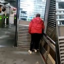 El funcionario no quería recibir la monedas, al parecer, por la 'pereza' de contarlas.