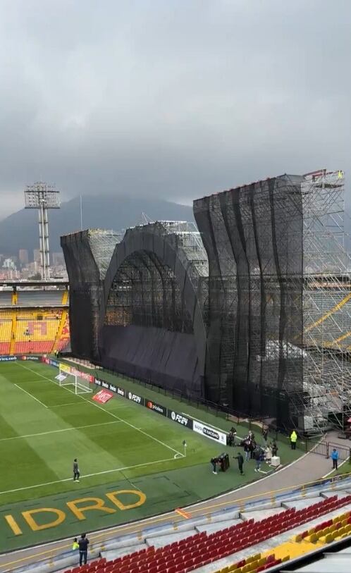 Imagen de la tarima del concierto de Karol G, en medio del partido entre Millonarios y Flamengo por Copa Libertadores.