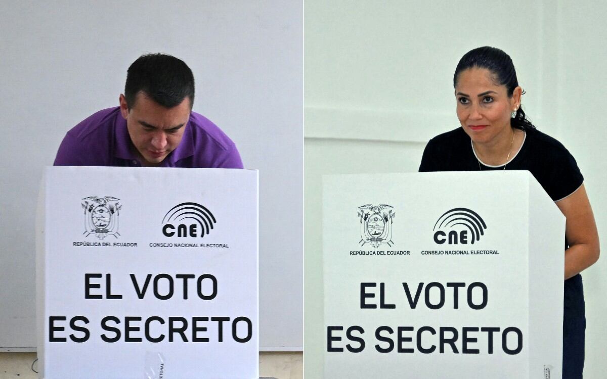 Esta combinación de imágenes, tomada el 13 de abril de 2025, muestra al presidente de Ecuador y candidato presidencial por Acción Democrática Nacional, Daniel Noboa, votando en un colegio electoral en Olón, provincia de Santa Elena, Ecuador, y a la candidata presidencial del Movimiento Revolución Ciudadana, Luisa González, votando en un colegio electoral en Canuto, provincia de Manabí, Ecuador.