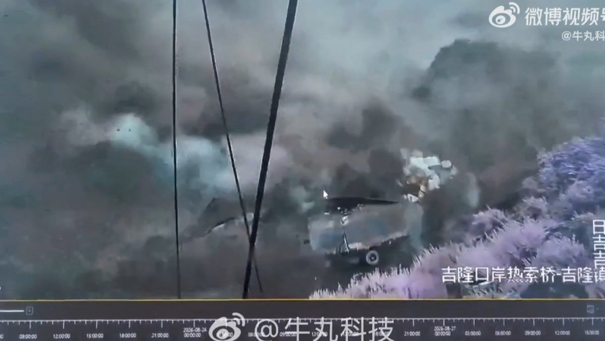 Grabaciones de cámaras de seguridad publicadas en redes sociales chinas muestran una inundación repentina que afectó al puerto de Gyirong, en la Región Autónoma del Tíbet, el 26 de agosto de 2026