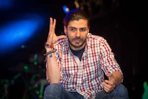 El actor Jimmy Vásquez presenta una obra que reflexiona sobre el fanatismo y los que se lucran de la desesperanza y el miedo al fracaso.