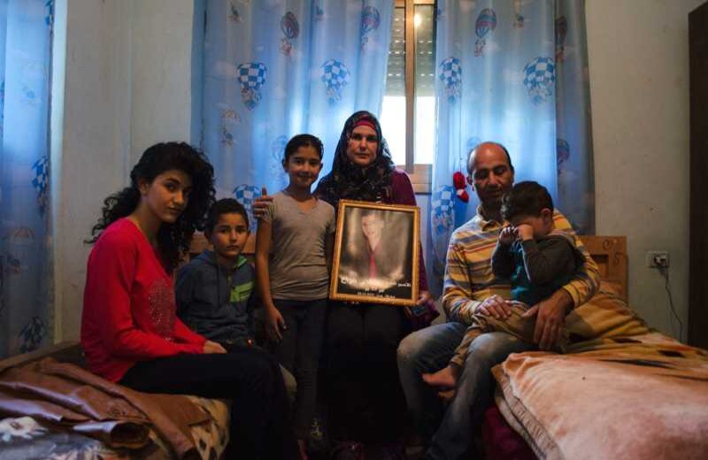 Su familia pagó 15.000 shekels (equivalentes a $11’634.300) para que lo liberen, pero esto no ha sucedido. Shady no tiene derecho a visitas, ni a abogados. 