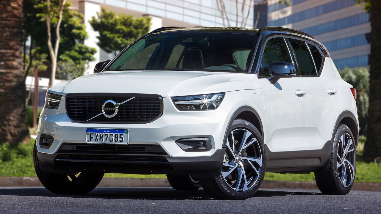 La XC40 Plug-In Hybrid ofrece sonido con tecnología Air Woofer®, que identifica graves precisos y poderosos. Mientras el sistema High Performance Sound viene con ocho speakers.