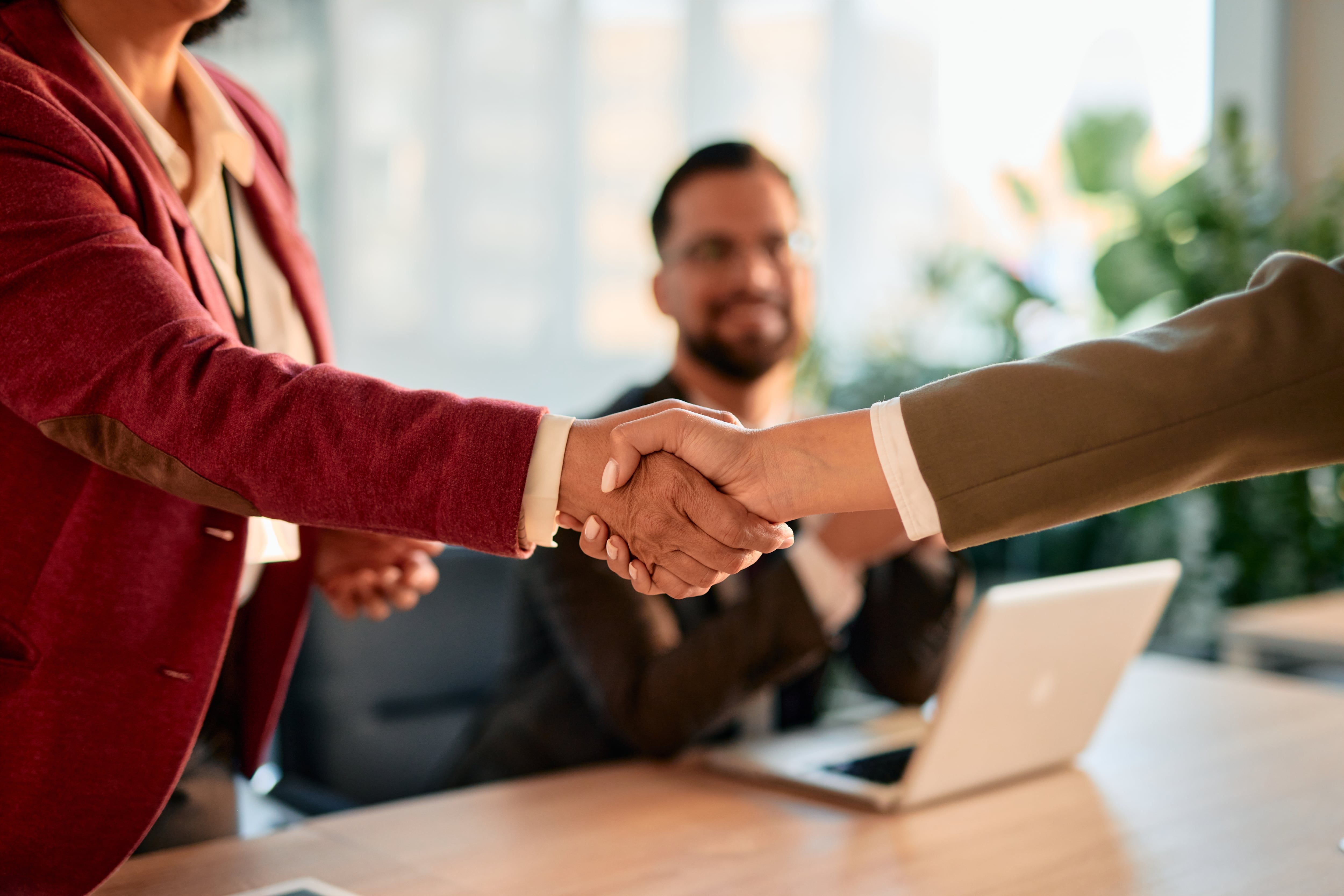 La prospección es un asunto estratégico, pues más que buscar nuevos contactos, se trata de alimentar el embudo de ventas con oportunidades reales y calificadas.