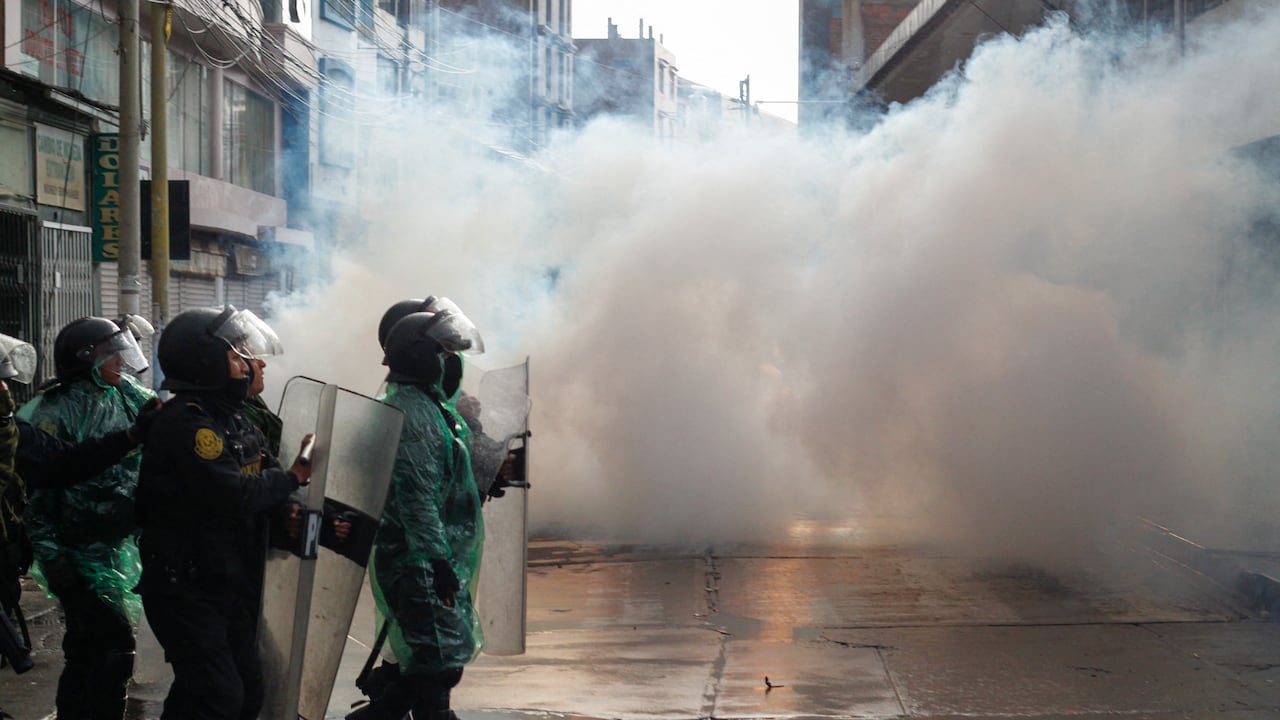 El organismo llamó además al gobierno “a observar los estándares y normas aplicables al uso de armas contra los manifestantes; y a facilitar una solución pacífica y dialogada a la crisis”.