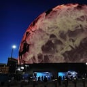 Medios esperan la llegada de celebridades durante la noche inaugural de 'The Sphere', el viernes 29 de septiembre de 2023, en Las Vegas.