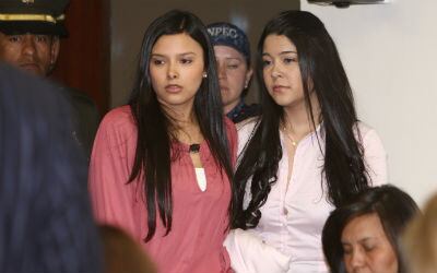 Laura Moreno (izq.)y  Jessi Quintero (der.) en la  audiencia por el caso de la muerte de Luis Andrés Colmenares del 28 de septiembre 2012. 
