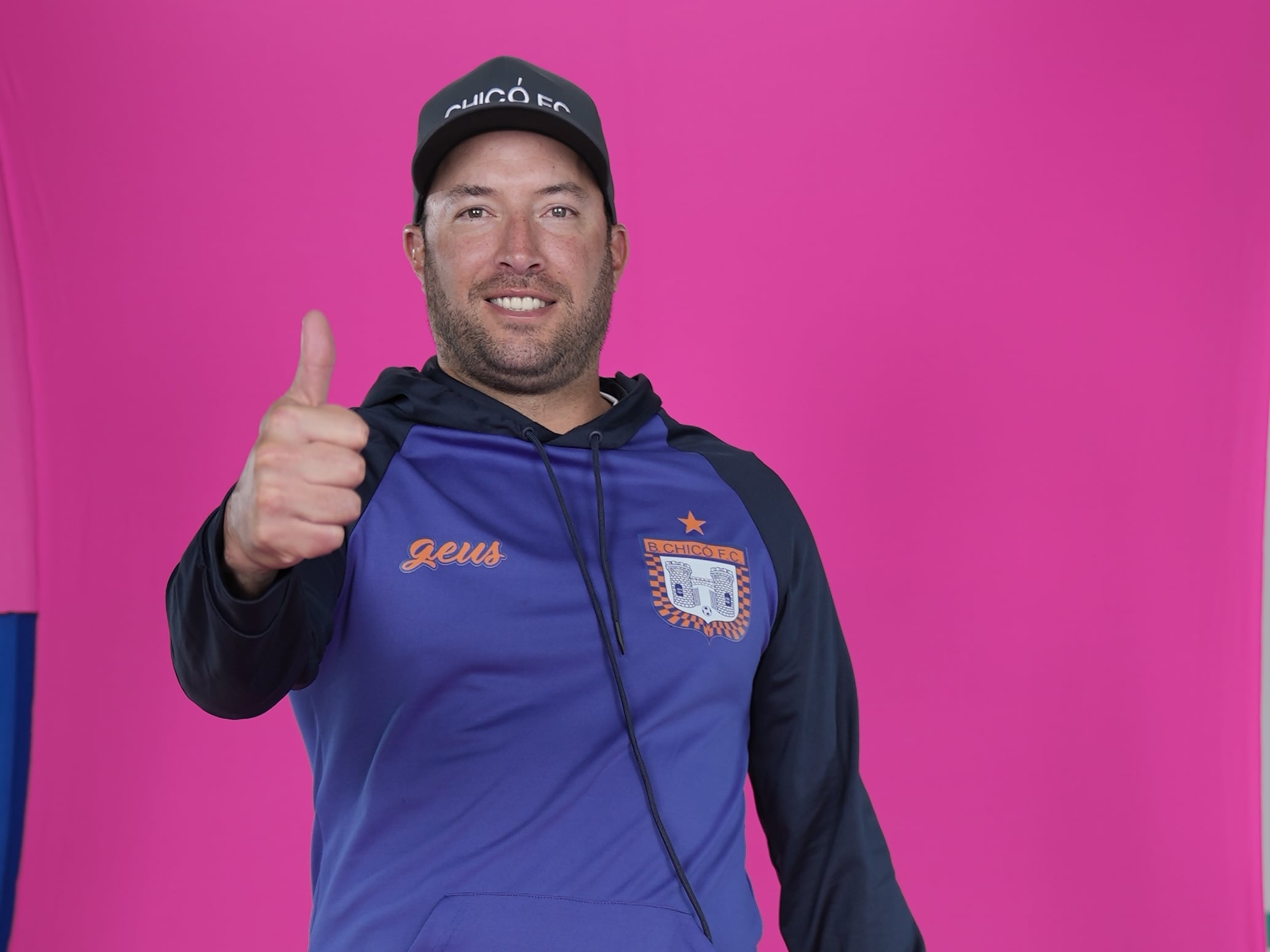 Mario García, Jugaba como defensa central y desde enero del 2021 es el Director Técnico en propiedad del Boyacá Chicó. Sufrió de cáncer y lo superó.