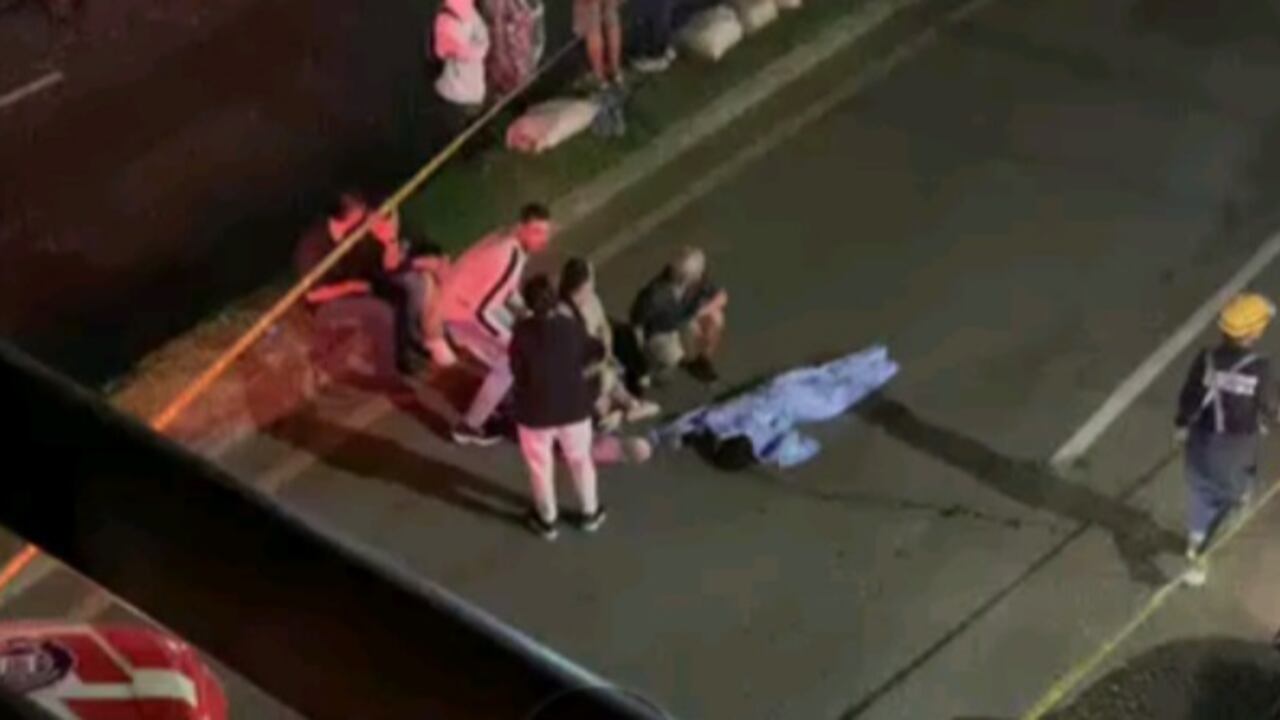 Los menores, lamentablemente, murieron instantáneamente y esta avenida estuvo cerrada por más de tres horas.