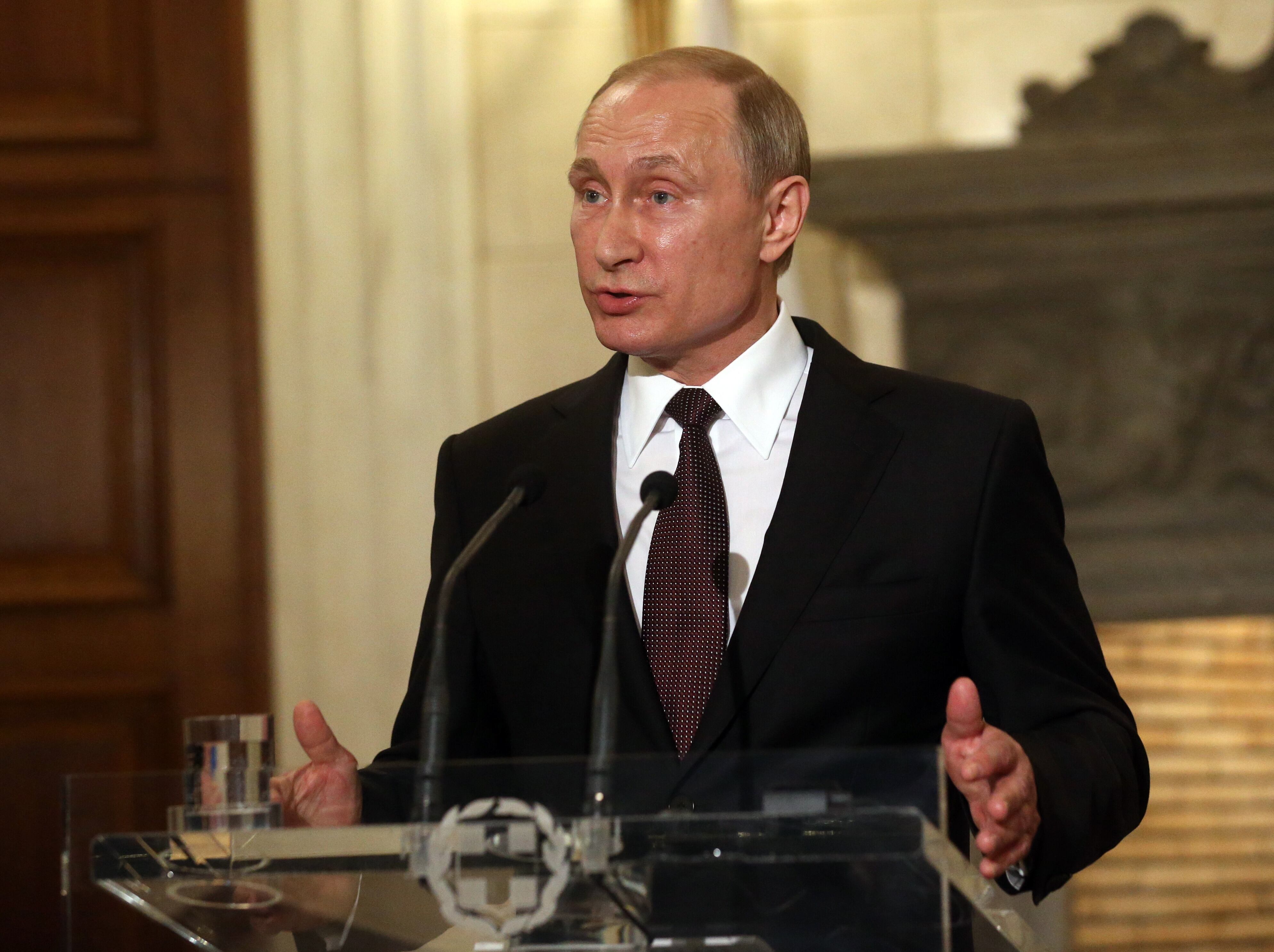 En el mensaje el presidente ruso también anunciaba supuestamente la ley marcial por una invasión de Ucrania a varias regiones.