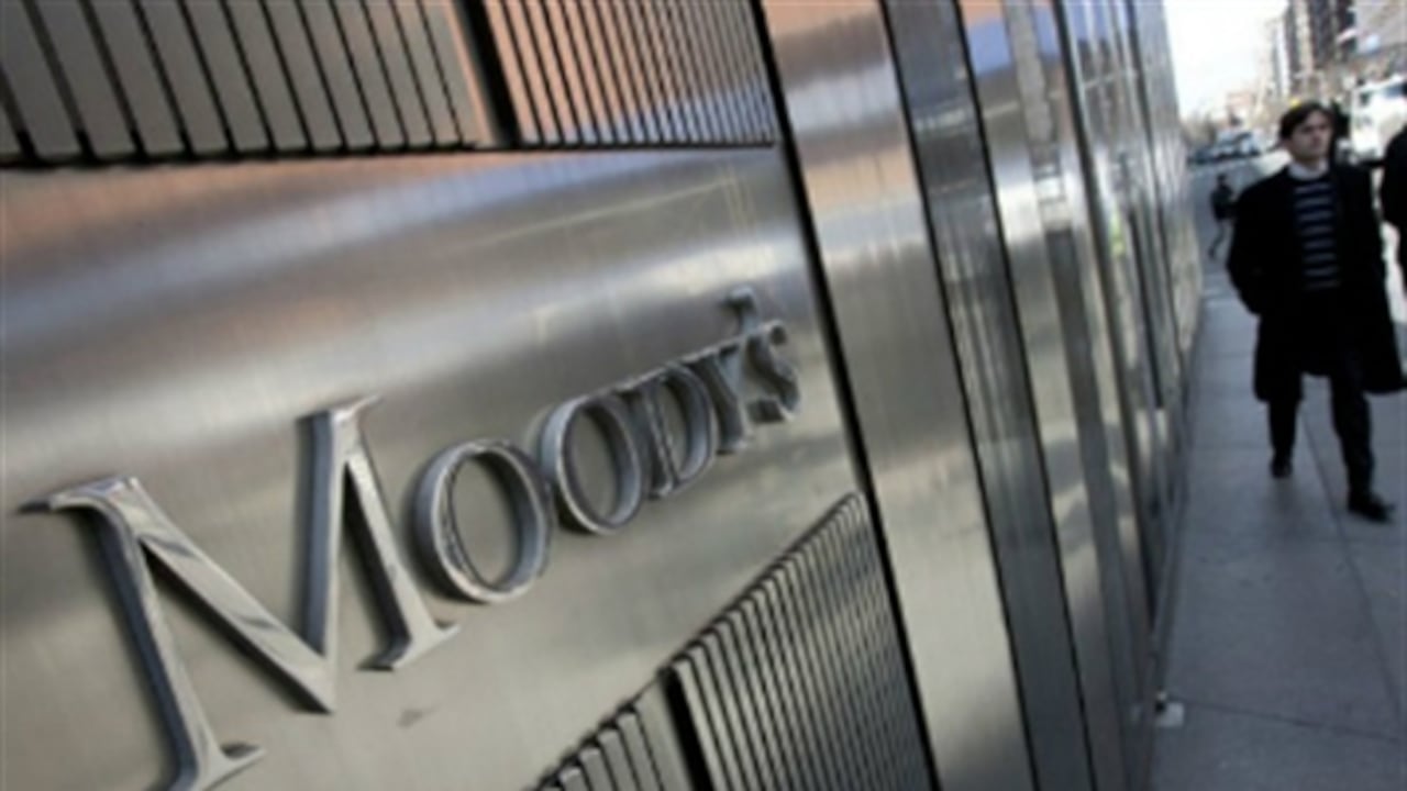 Moody’s advierte riesgos por periodos de gracia de bancos colombianos.