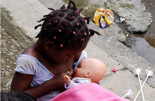 Jugando a ser mamá / Profesional


