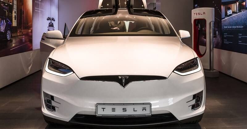 Tesla 123RF