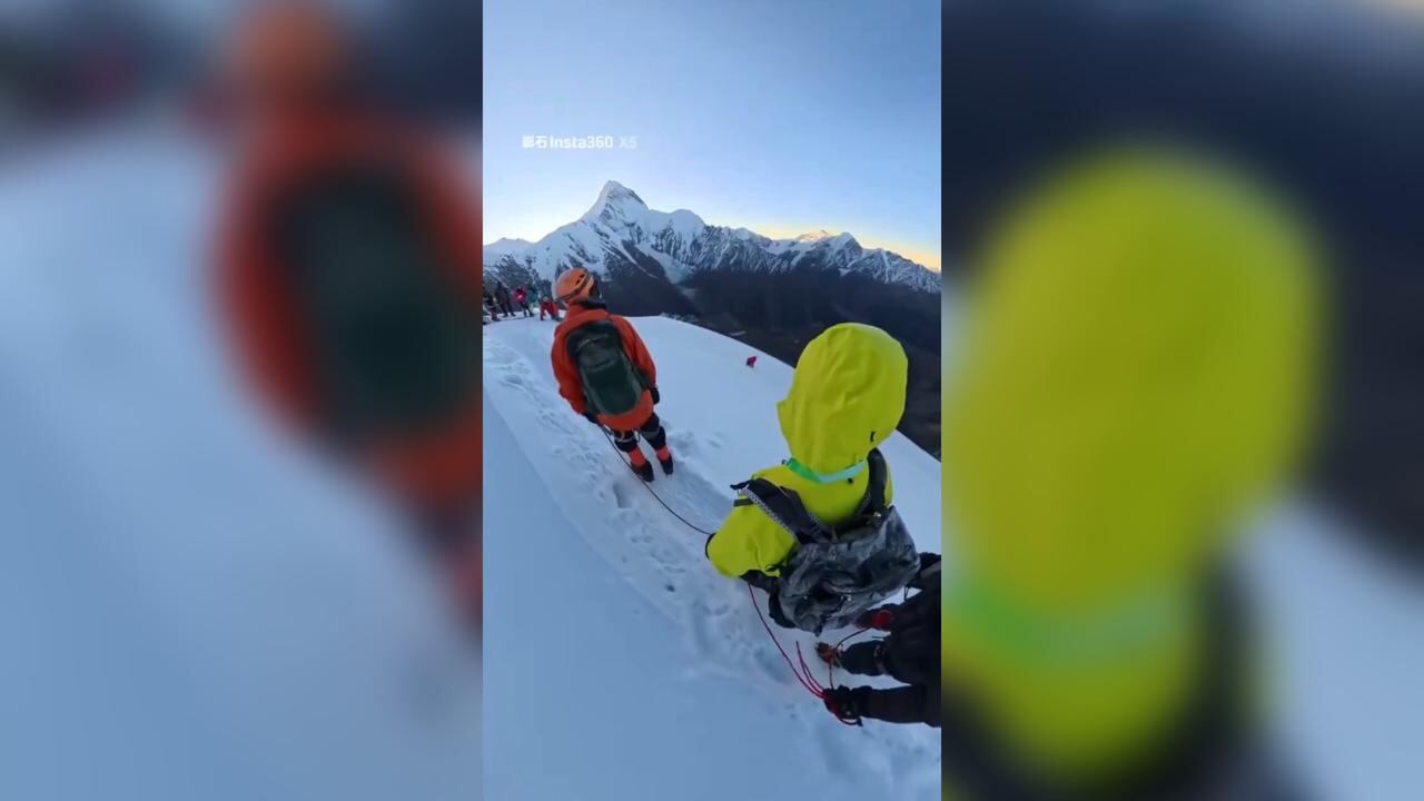 Alpinista muere en China tras tomarse una selfie.