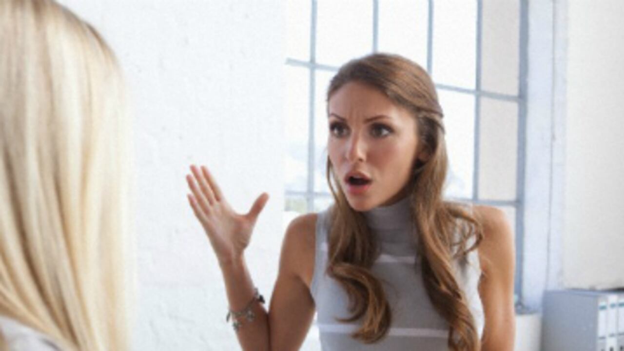 La presencia femenina es cada vez mayor en las oficinas y diferentes estudios han demostrado que las mujeres pueden ser peores que los hombres cuando actúan como victimarias.