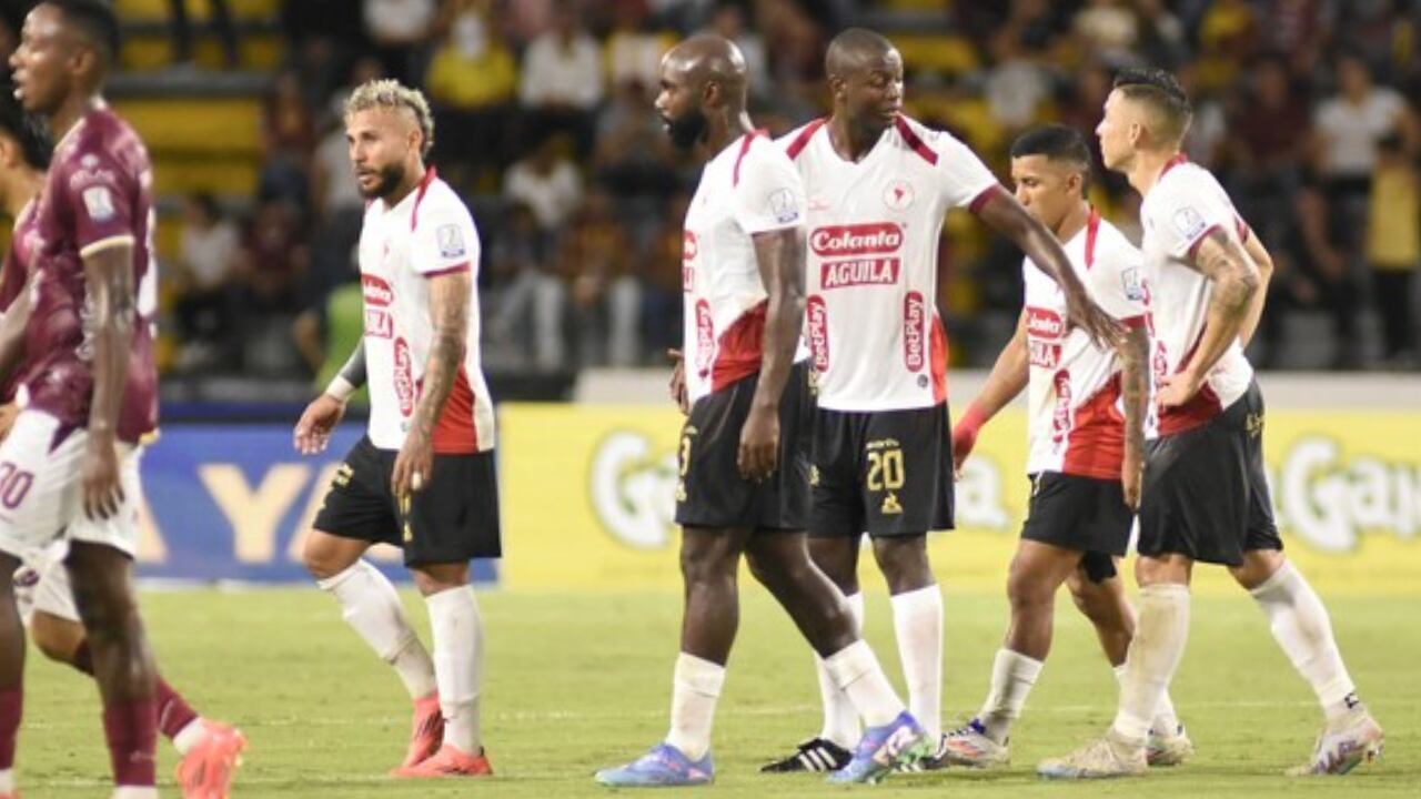 Harold Rivera en diálogo con Adrián Ramos en el América de Cali.