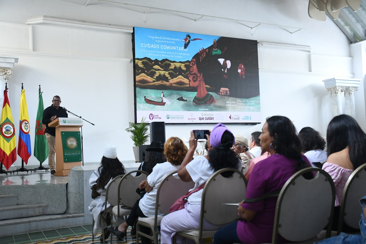 La presentación del programa se llevó a cabo en la Casa de la Cultura de Unisimón, La Perla, con presencia de estudiantes, lideresas y organizaciones comunitarias.