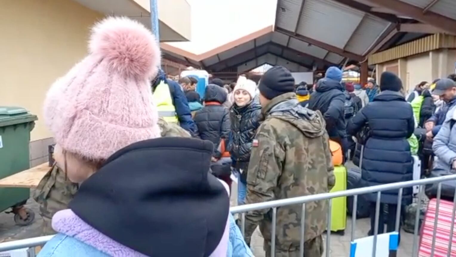 Salud Hernández en la frontera de Polonia con Ucrania