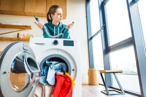 Utilizar la lavadora con demasiada frecuencia o sobrecargarla con ropa puede causar un desgaste prematuro de sus componentes.