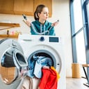 Utilizar la lavadora con demasiada frecuencia o sobrecargarla con ropa puede causar un desgaste prematuro de sus componentes.