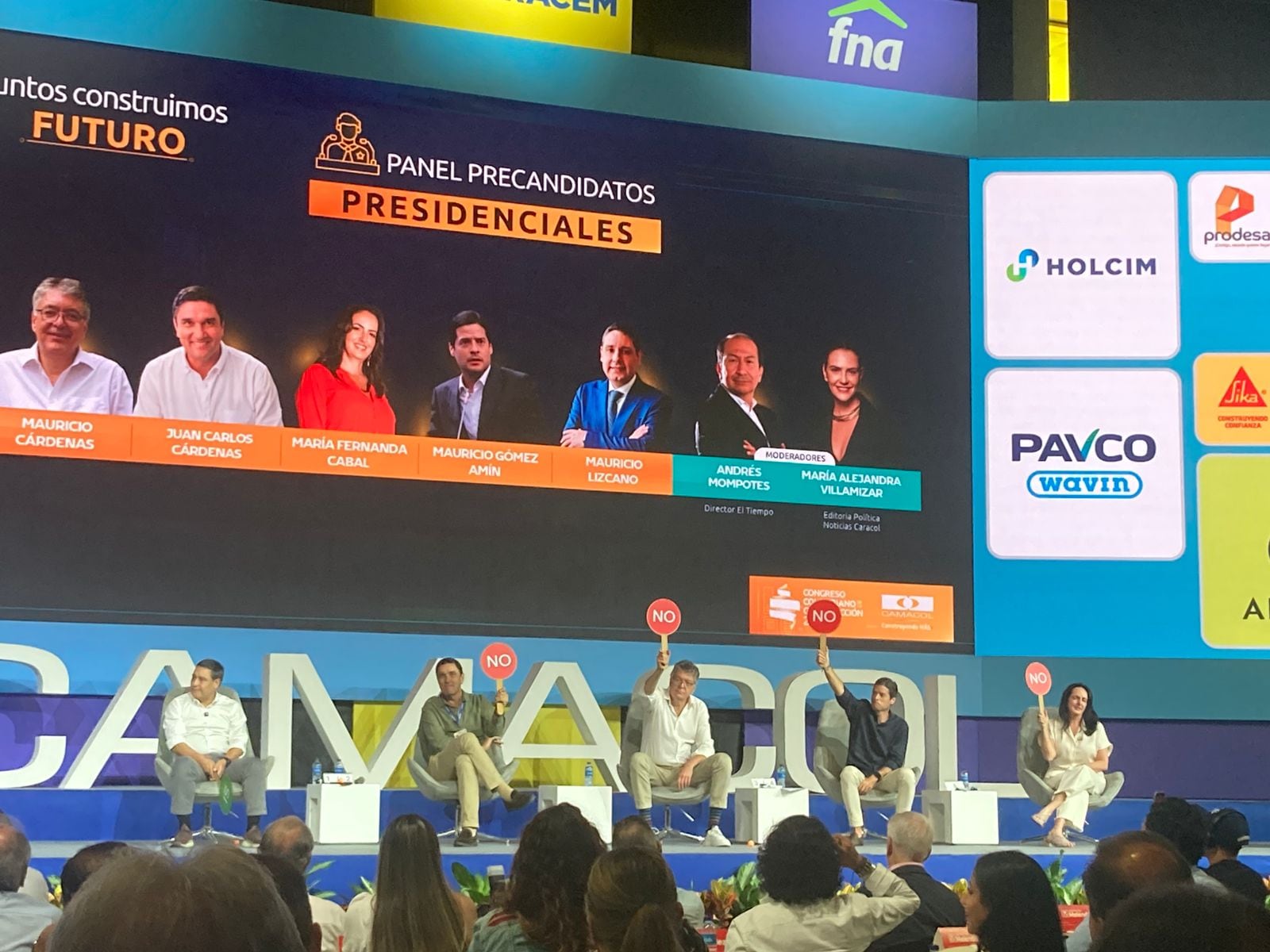 Panel de precandidatos presidenciales durante el Congreso de Camacol