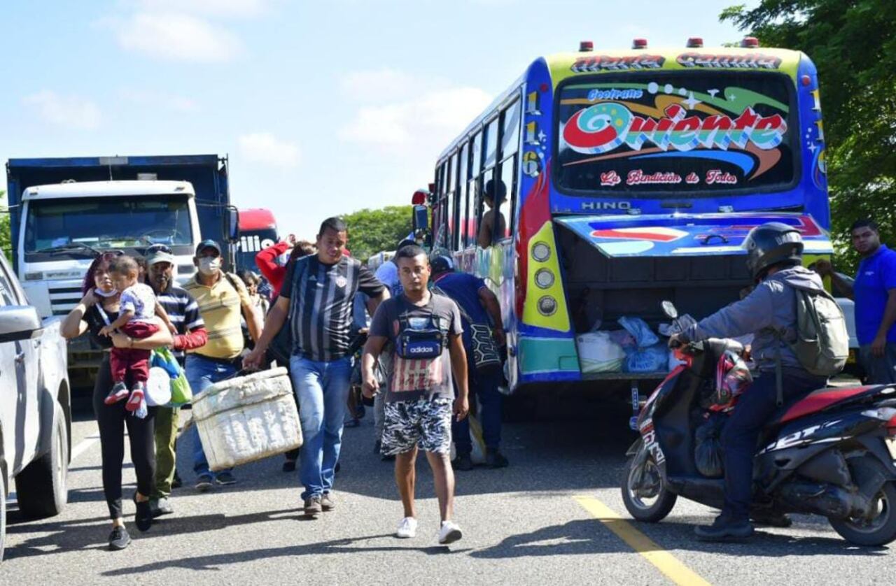 Cuarto día de bloqueos en vía Oriental en el sur de Atlántico pidiendo presencia de las autoridades nacionales.