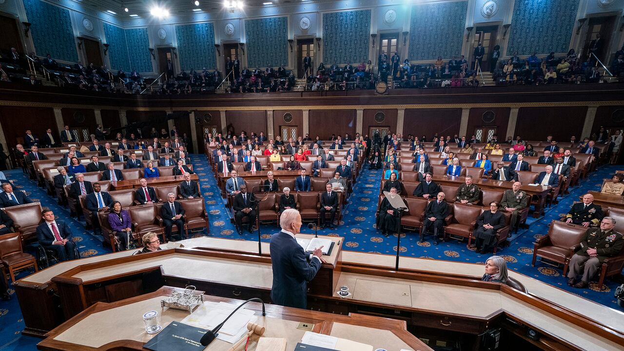 El presidente Joe Biden pronuncia su primer discurso sobre el Estado de la Unión ante una sesión conjunta del Congreso en el Capitolio, el martes 1 de marzo de 2022, en Washington. Foto AP/Shawn Thew
