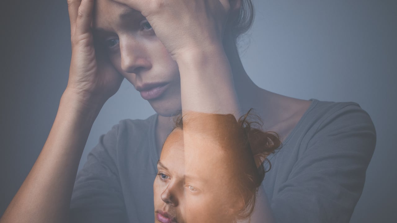 La inteligencia artificial ha destacado que las circunstancias de gran carga emocional surgen cuando se enfrentan cambios o pérdidas drásticas en la vida.