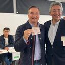 Enrique Gómez votó en compañía de su fórmula vicepresidencial y su familia.