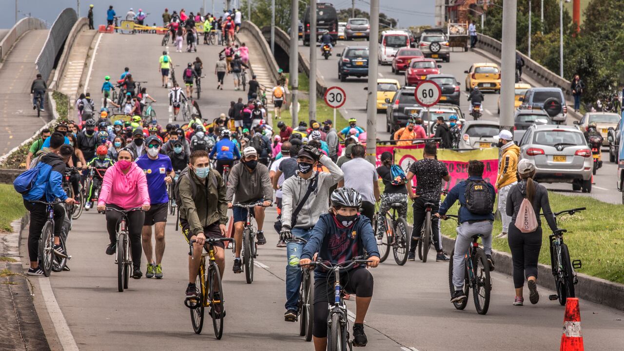 Los ciclistas están obligados a respetar las normas de tránsito. Juan Carlos Sierra-Revista Semana.